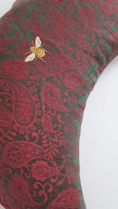 GRIĶU SPILVENS  5  AR BITĪTI BORDO RAKSTAINS 28X60 CM